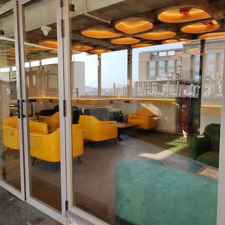 Hotel Sifat International Surat Esterno foto