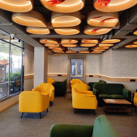 Hotel Sifat International Surat Esterno foto