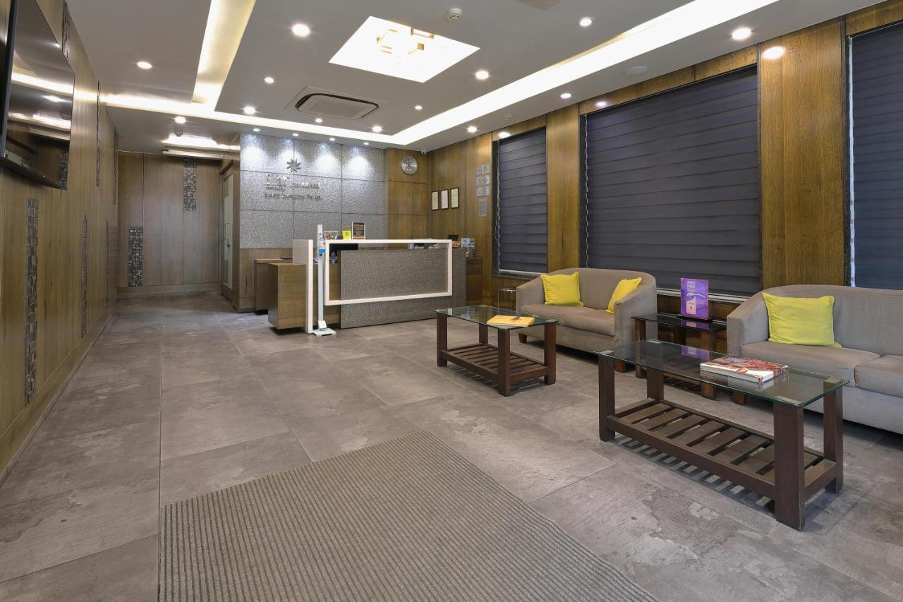Hotel Sifat International Surat Esterno foto