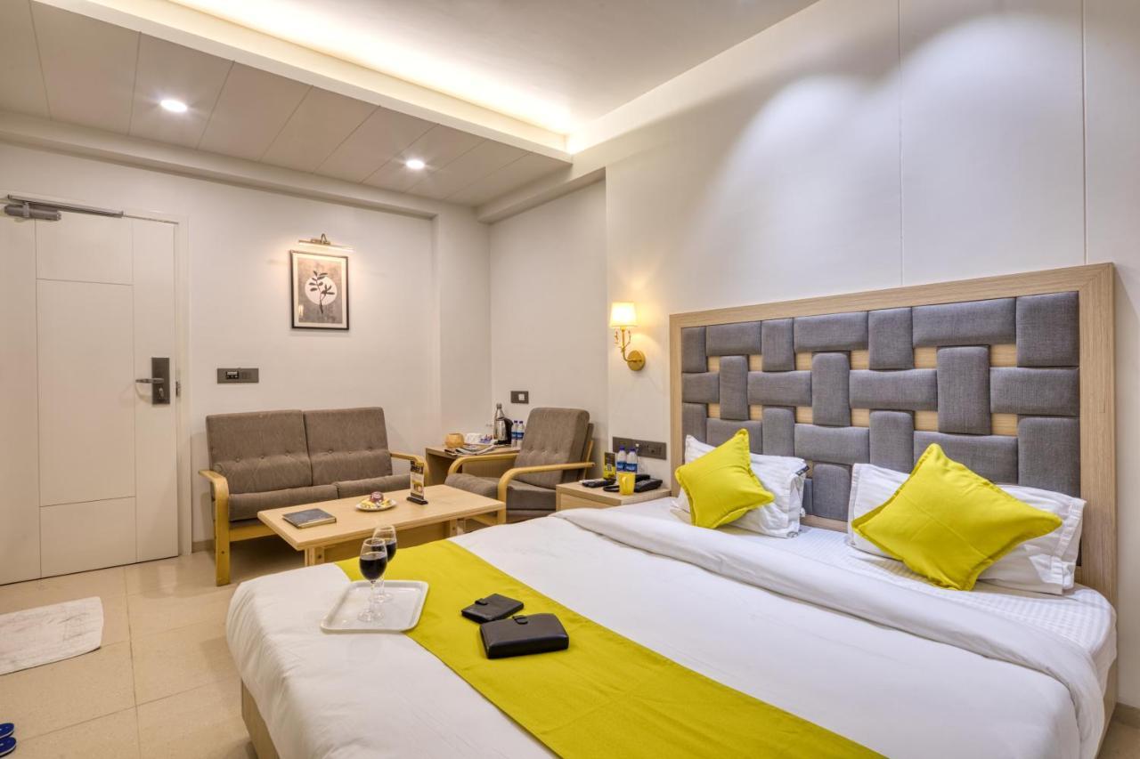 Hotel Sifat International Surat Esterno foto