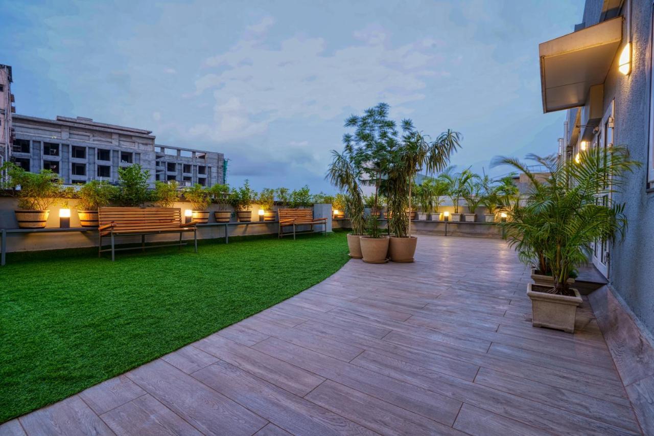 Hotel Sifat International Surat Esterno foto
