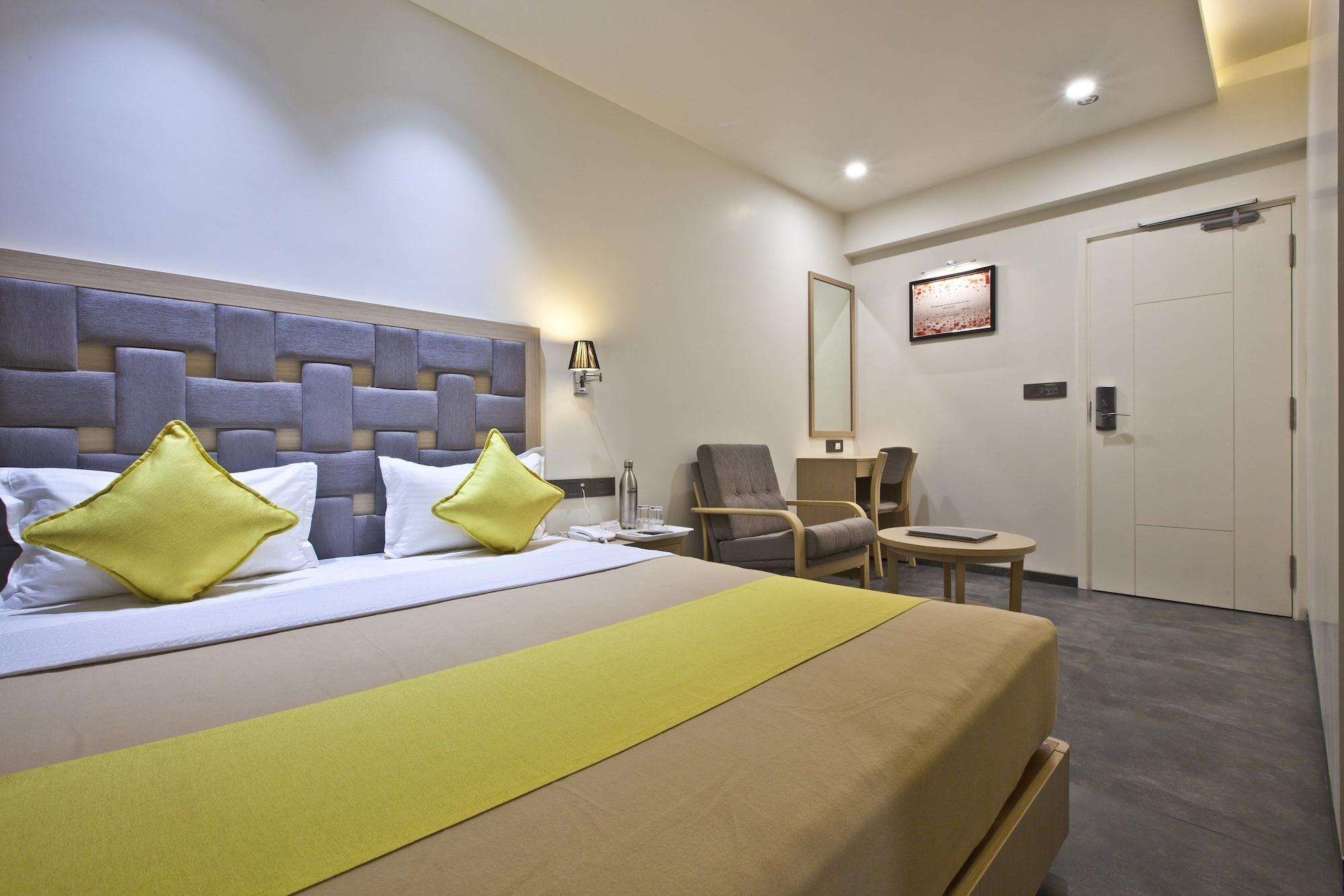 Hotel Sifat International Surat Esterno foto