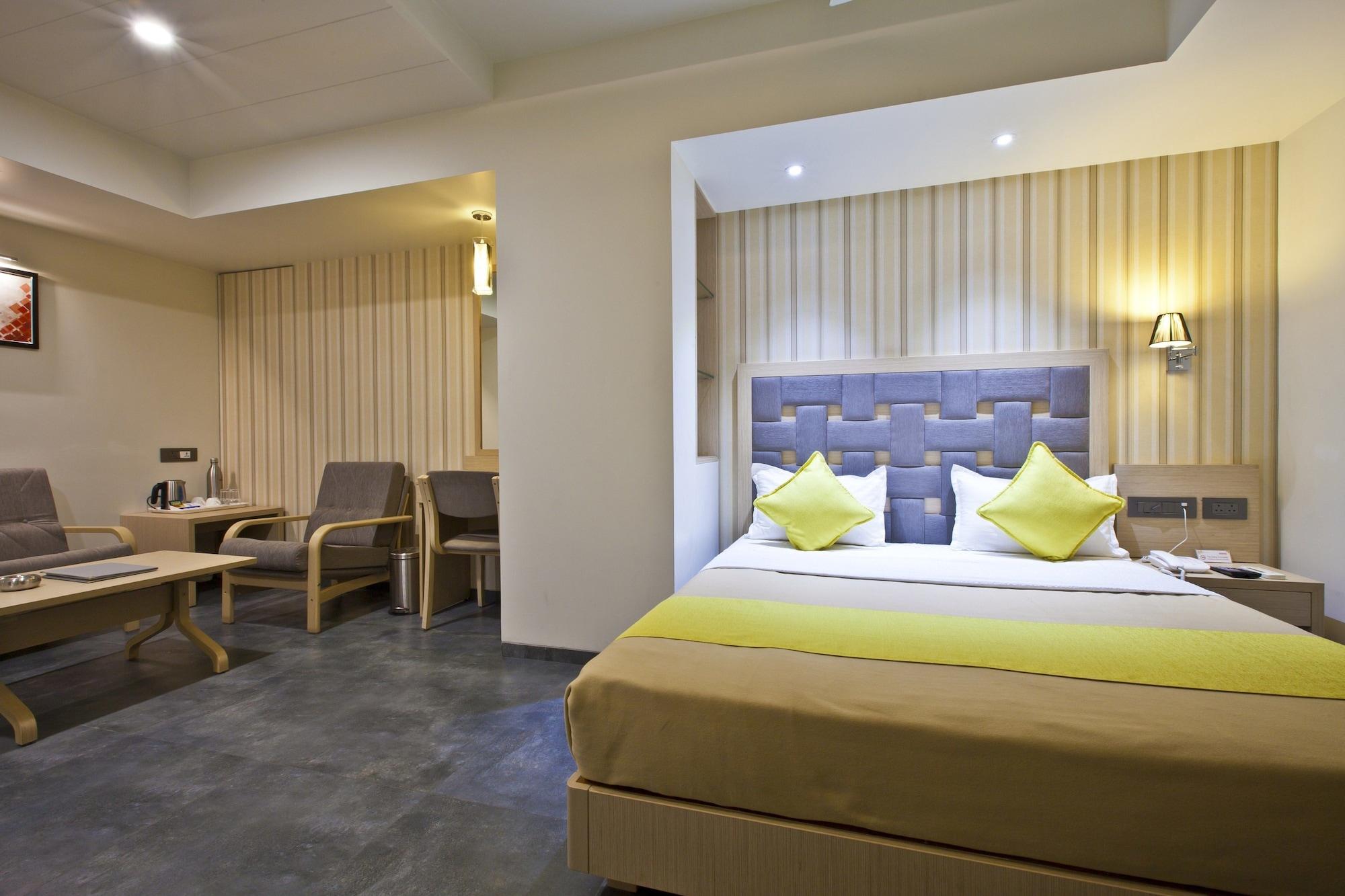 Hotel Sifat International Surat Esterno foto