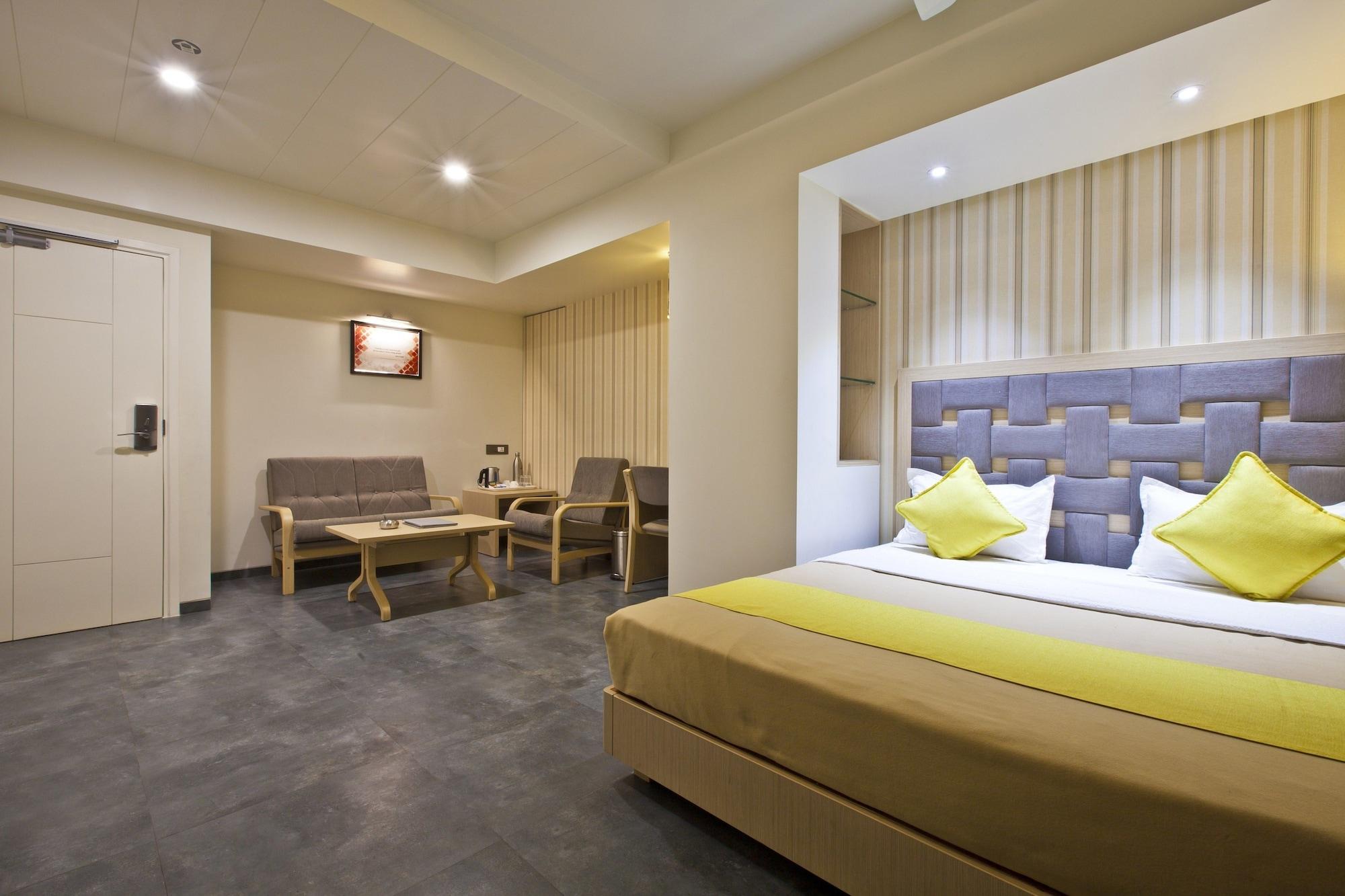 Hotel Sifat International Surat Esterno foto