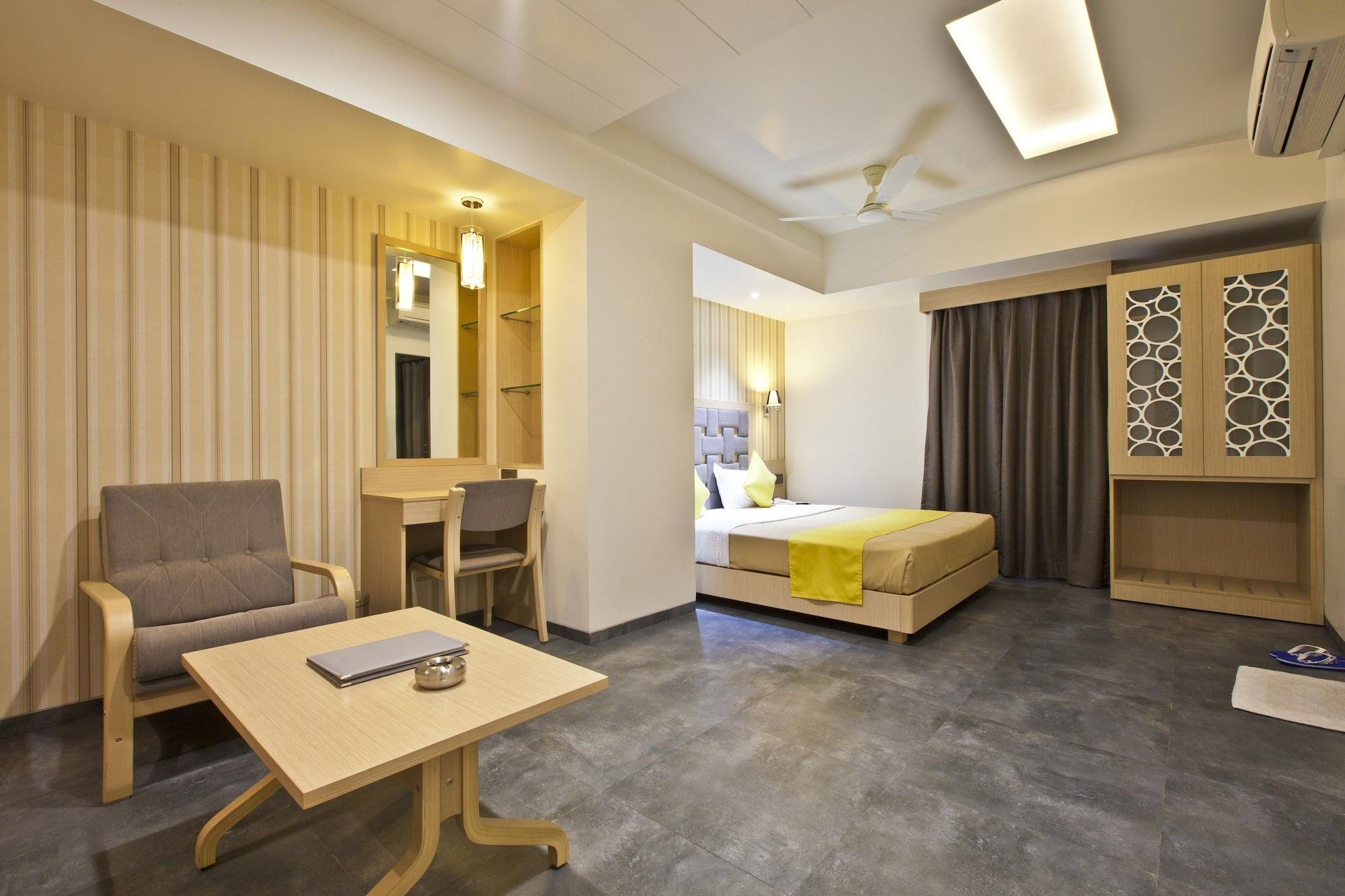 Hotel Sifat International Surat Esterno foto