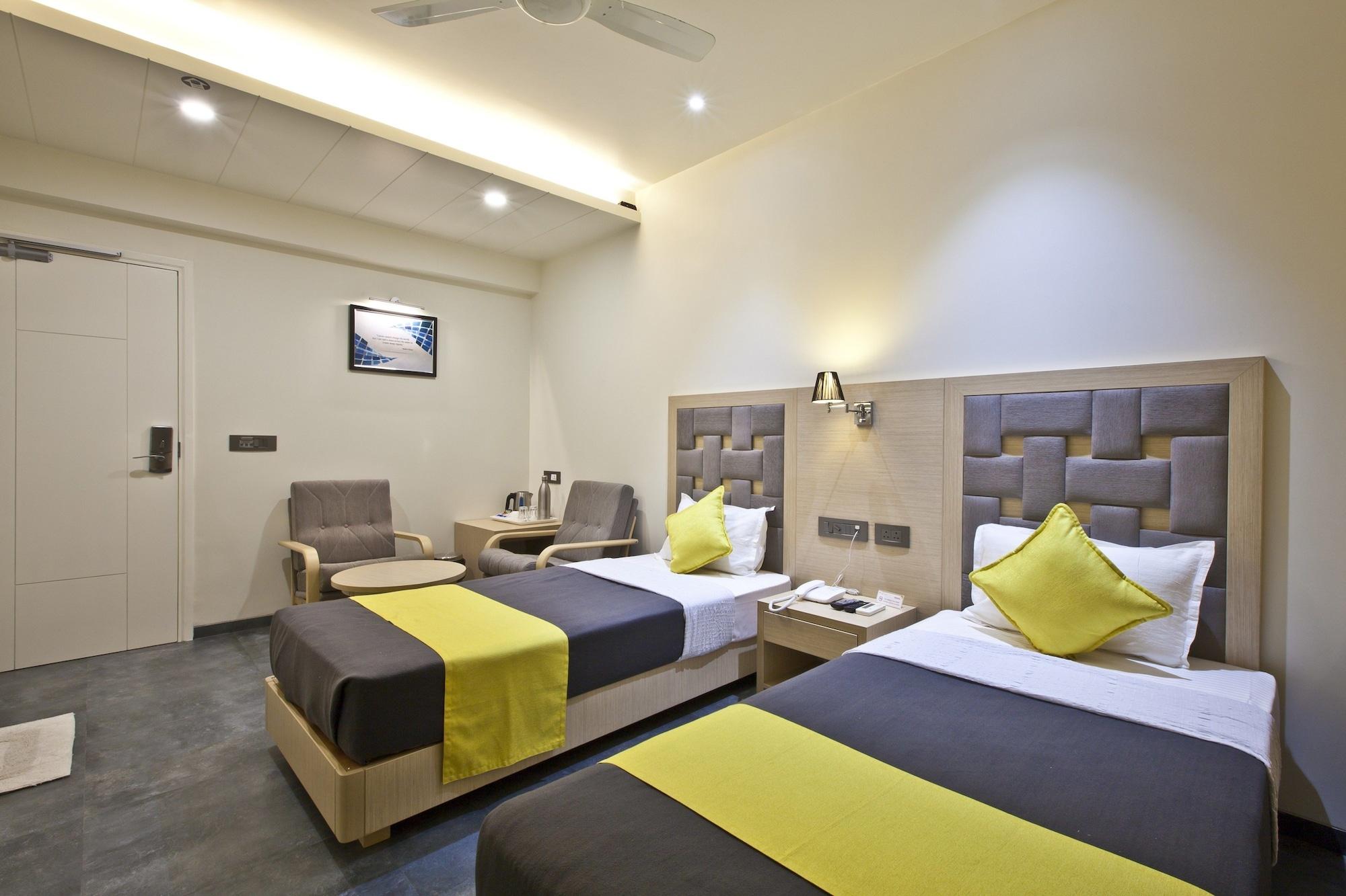 Hotel Sifat International Surat Esterno foto