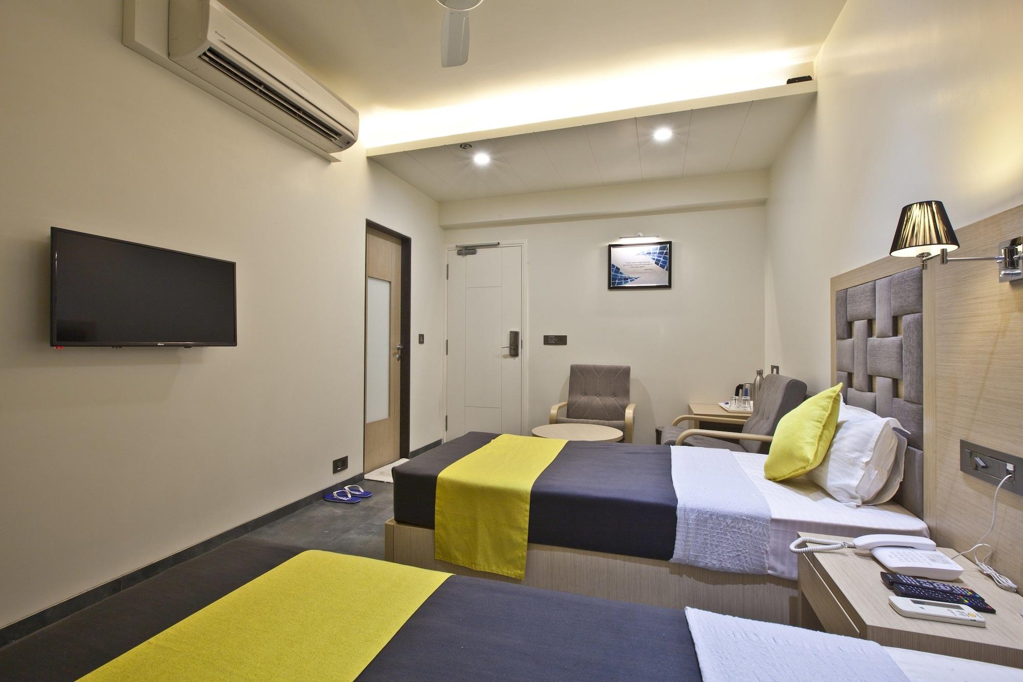 Hotel Sifat International Surat Esterno foto