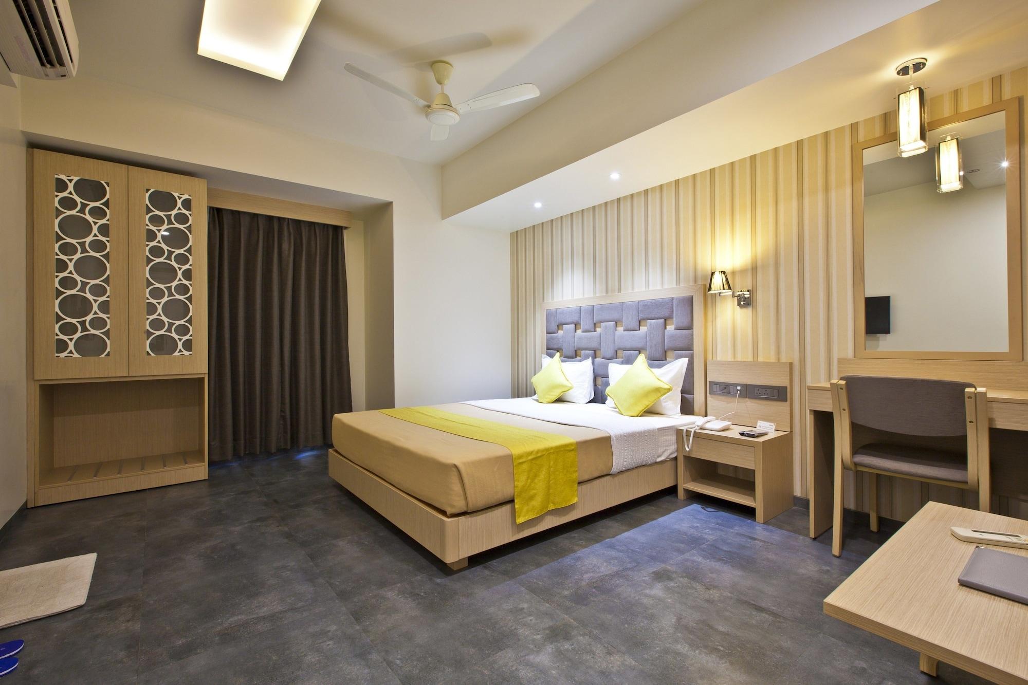 Hotel Sifat International Surat Esterno foto