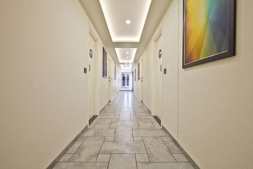 Hotel Sifat International Surat Esterno foto