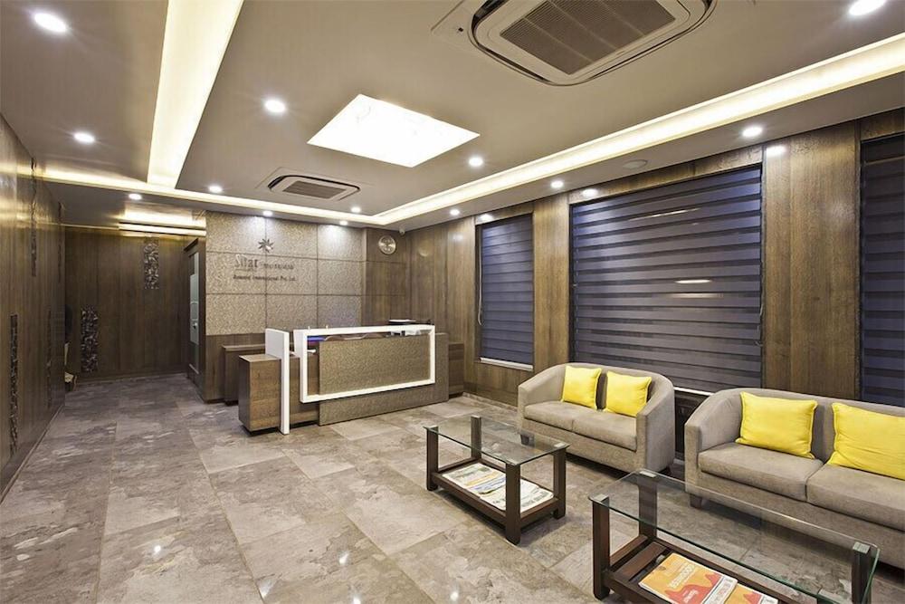 Hotel Sifat International Surat Esterno foto
