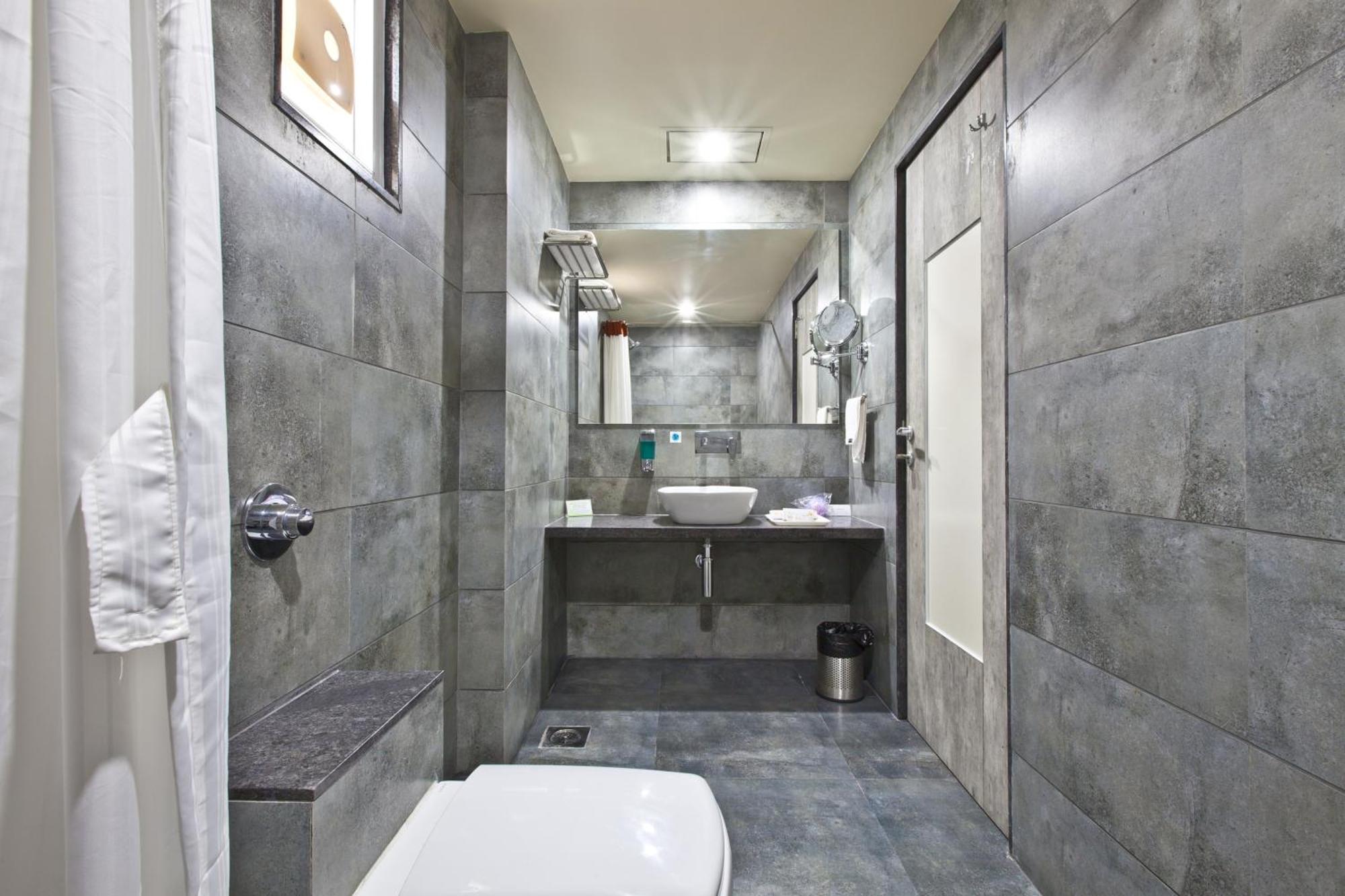 Hotel Sifat International Surat Esterno foto